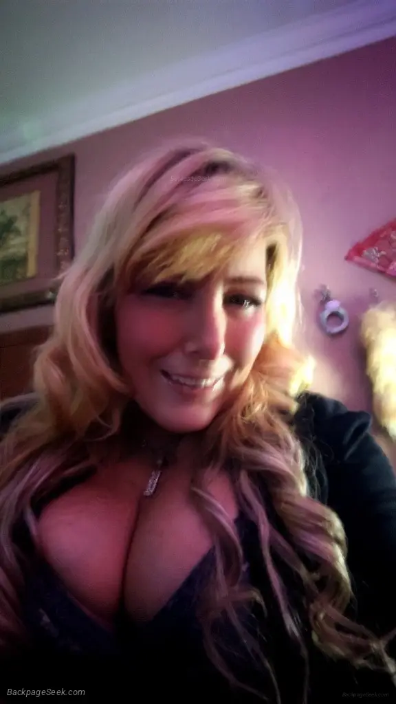 Mommy knows exactly what you need Sxy Soccermom available fo... in San Diego – Women Seeking Men photo 2