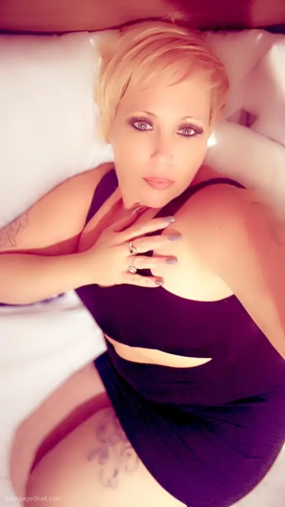 new in your city BIGG BOOTY SexII XTra thick white gurl pret... in San Diego – Women Seeking Men photo 2