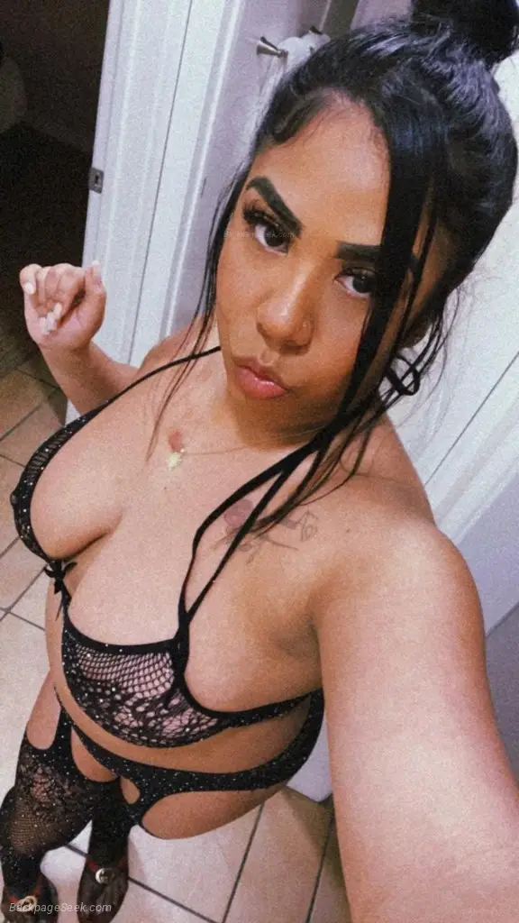 Up Late lets play T I G HT DRIPPING WET Busty P E T I T E Latina