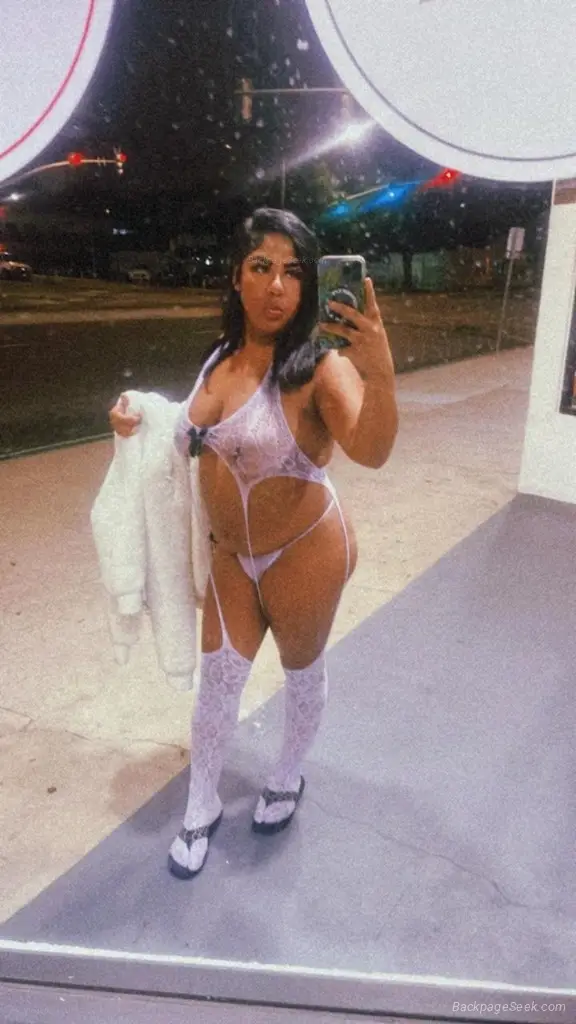 Up Late lets play T I G HT DRIPPING WET Busty P E T I T E La... in San Diego – Women Seeking Men photo 5
