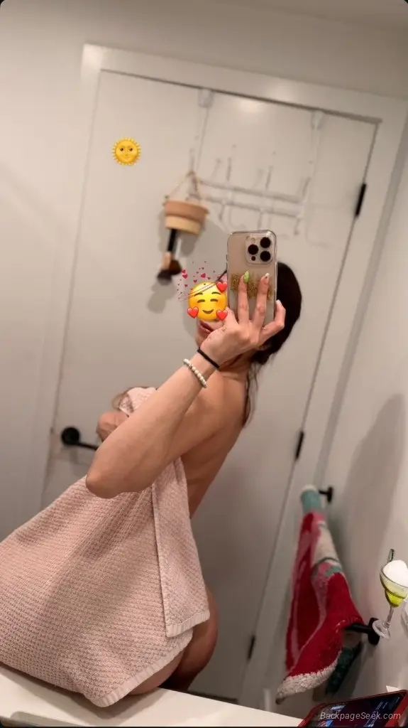 Im Allie Looking for someone who wants more than just an ord... in San Diego – Women Seeking Men photo 3