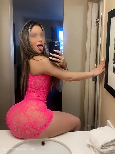 IN NORTH HOLLYWOOD Olivia colombiana curby OLIVIA