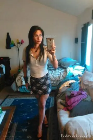 all she does is suck dick all day everyday in San Fernando Valley – Women Seeking Men photo 2