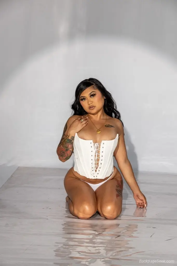 Sexy Asian Mamiii Back in Town looking for a good time Available now