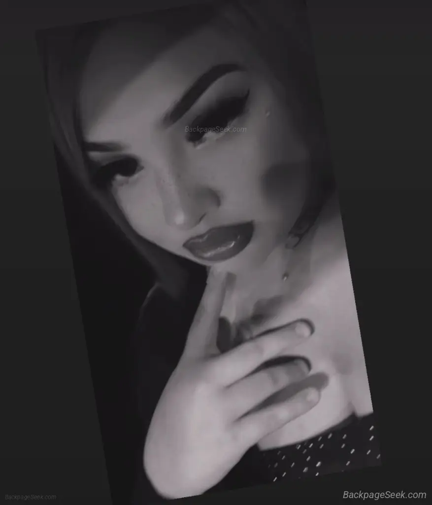 Sexy funsize Latina Mami
