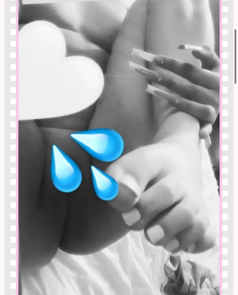 BEST footjob/Bare back full service IN TOWN COME GET SQUIRTED ON DADDY