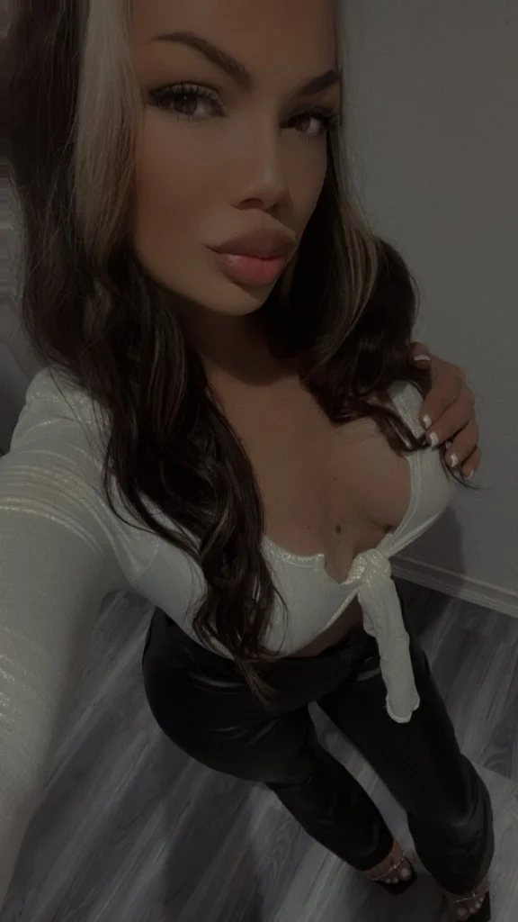 MaRyah Minxxx in Savannah – Women Seeking Men photo 4