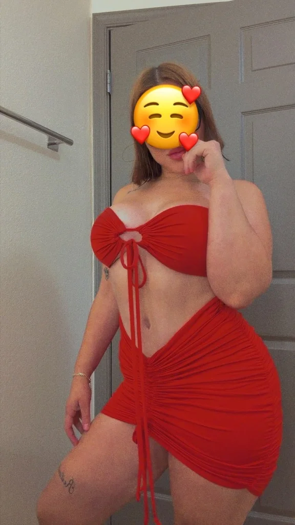 latina caliente esperando para complacerte