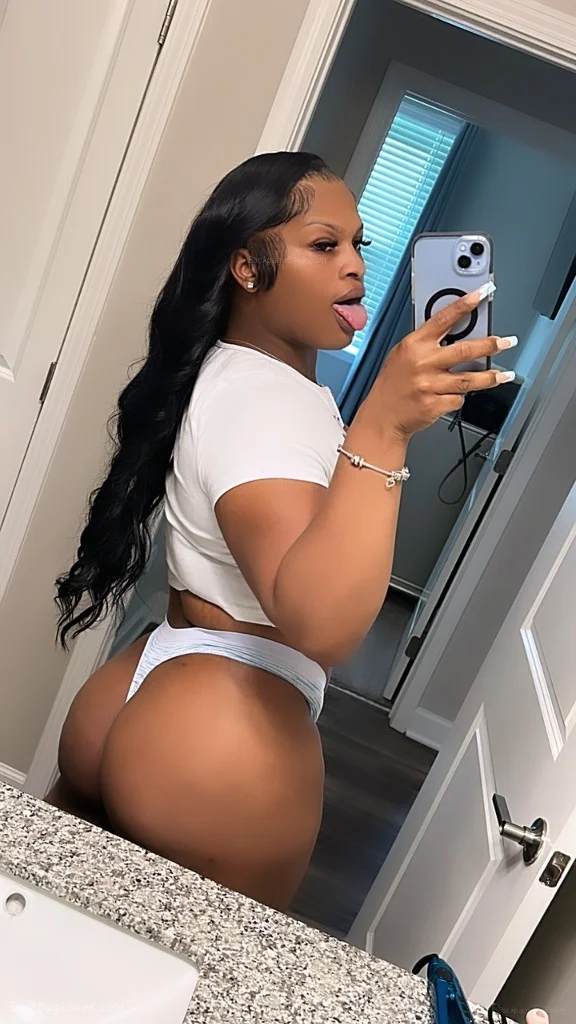 Pretty Brown Thing in Savannah – Women Seeking Men photo 2