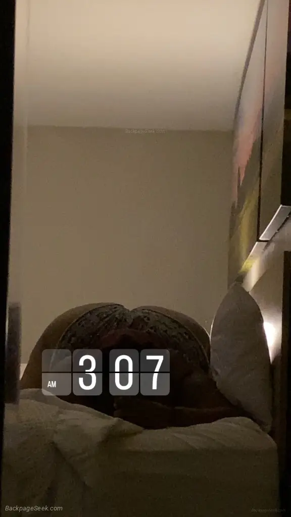 come fuck this phat pussy daddy. new in town