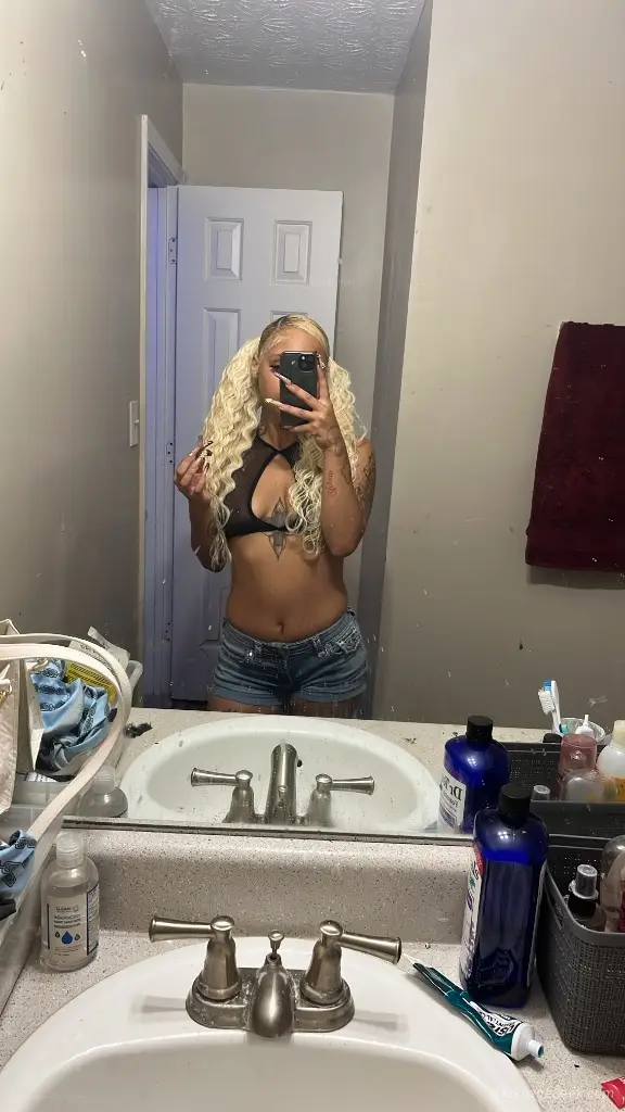 its the birthday month so i need all the gifts in Savannah – Women Seeking Men photo 3
