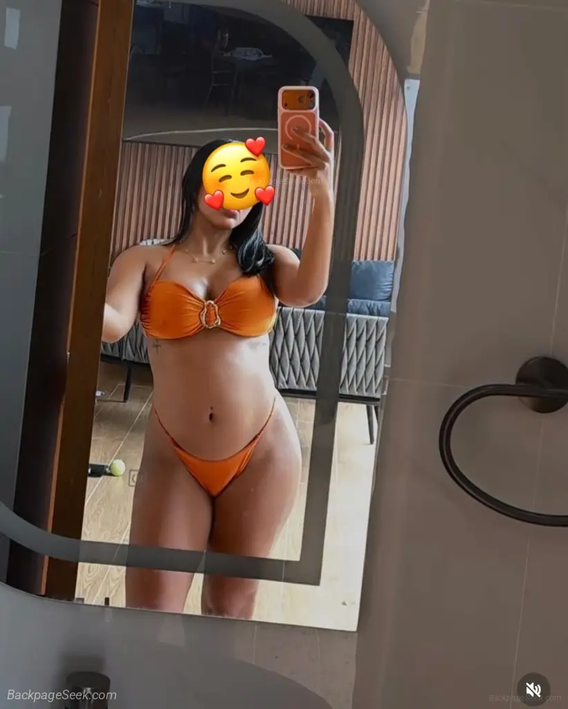 Sexy Latina girl available