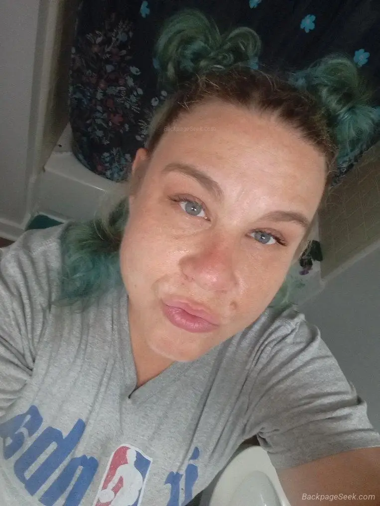 Freaky Snowbunny looking to have some fun in Savannah – Women Seeking Men photo 5