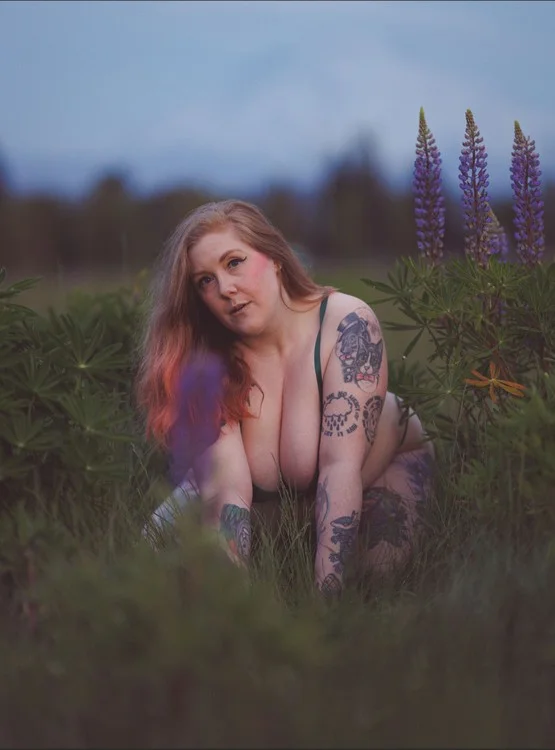 Hot curvy Tatted Redhead in King County and beyond in Seattle – Women Seeking Men photo 5