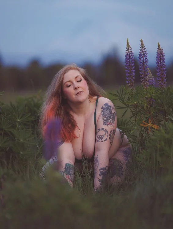 Hot curvy Tatted Redhead in King County and beyond in Seattle – Women Seeking Men photo 6