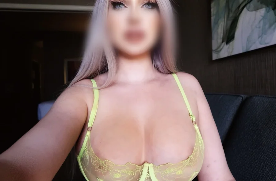 Curvaceous Blonde Bombshell in Seattle – Women Seeking Men photo 6