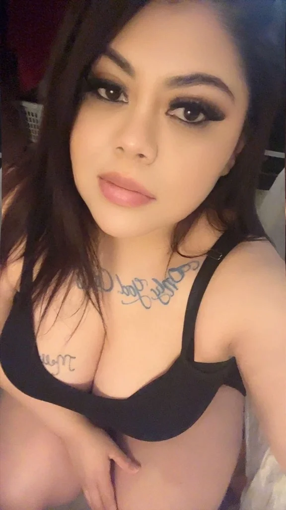 Busty Latina in Seattle – Women Seeking Men photo 5