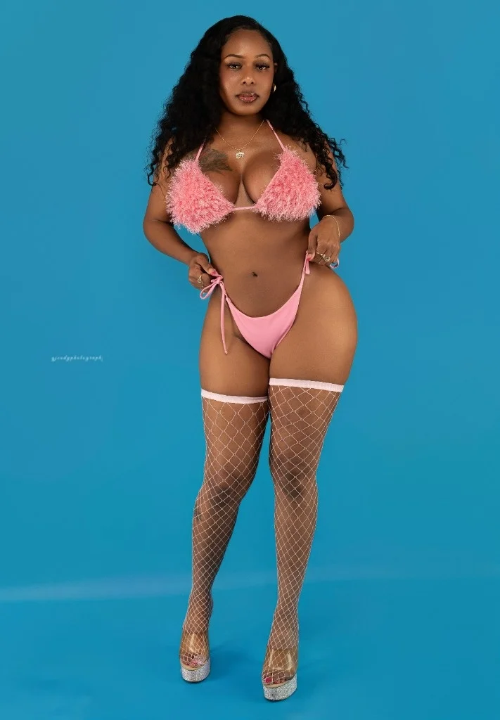 Slim Curvaceous Beauty Juicy Bangin Body 34DDD Nice Round BO... in Seattle – Women Seeking Men photo 3