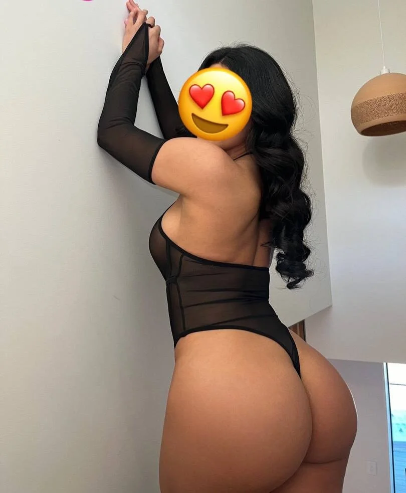 Latina sexy con gran culo disponible 24/7