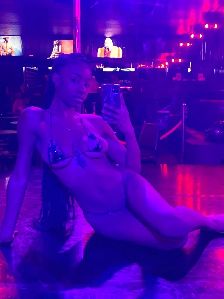 Young Petite Squirter in Seattle – Women Seeking Men photo 4
