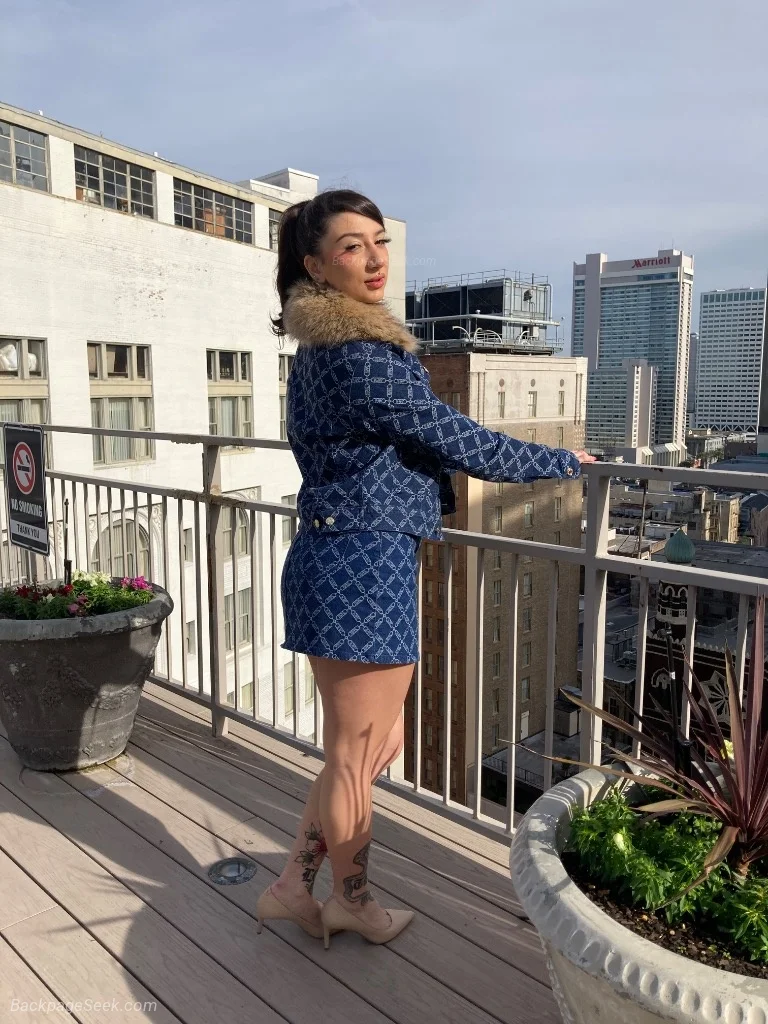 Ultra Refined Companion in Seattle – Women Seeking Men photo 4