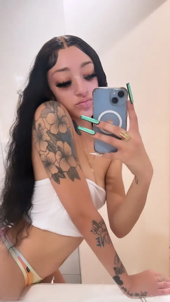 LightSkin Greeneyed Slim Petite Mami in Seattle – Women Seeking Men photo 4