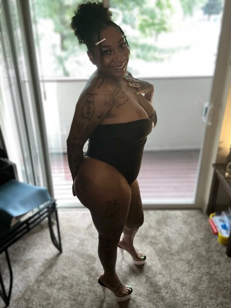 onlyfans incall available tonight outcall in Mishawaka South... in South Bend – Women Seeking Men photo 2