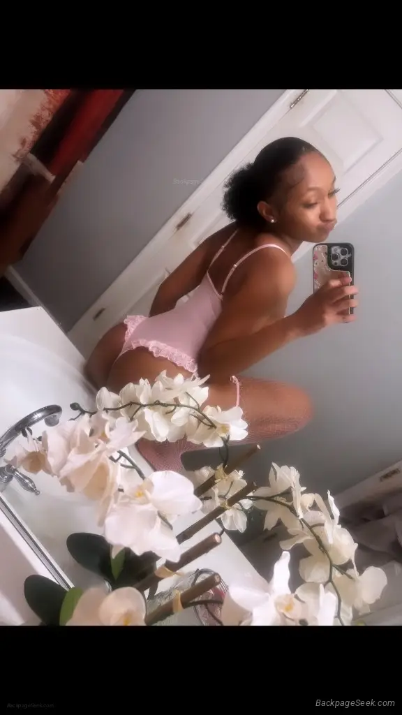 Petite Brownskin CARPLAYS AND OUTCALLS WALDORF AND LAPLATA ONLY