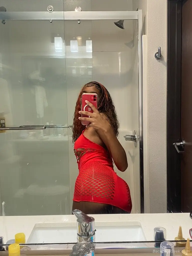 New in Town Wet N Tight Come See Me