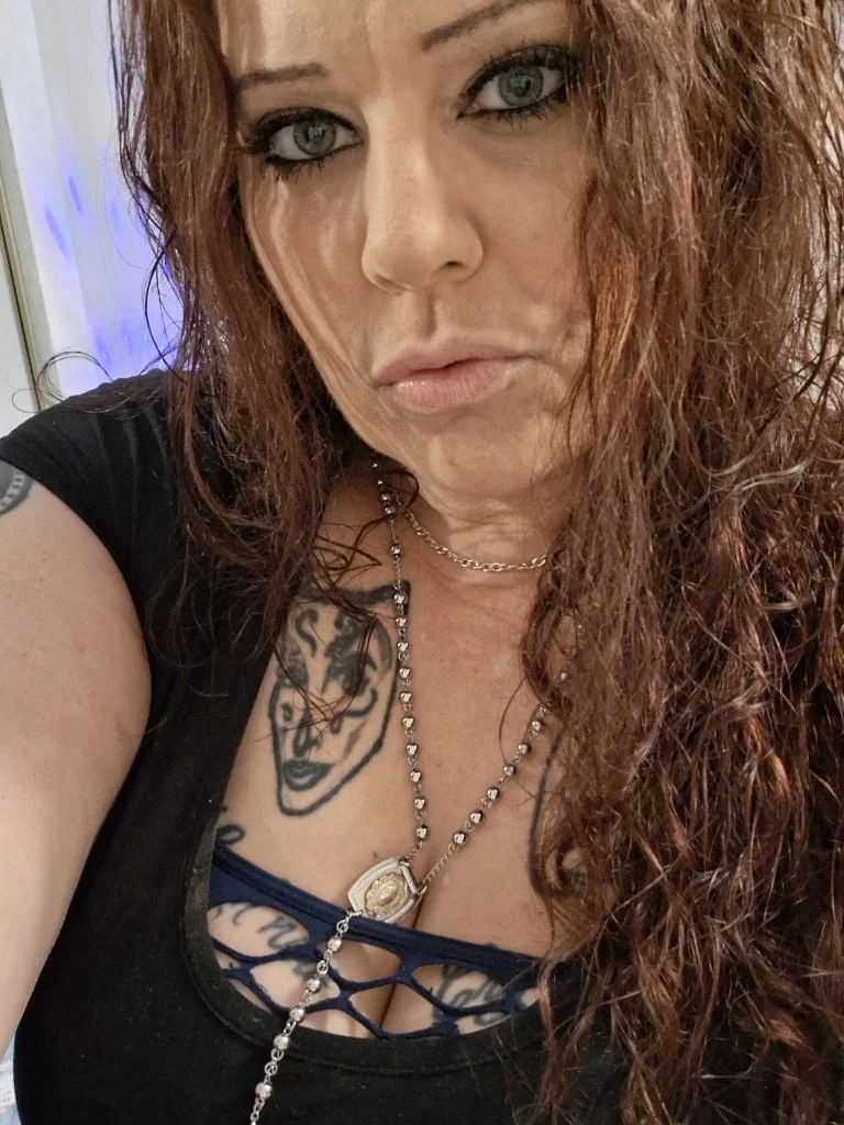 Feeling a little hot and bothered Let my curves charm and at... in Tampa – Women Seeking Men photo 3
