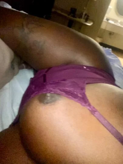 I am Here waiting on my pillow top queen size bed naked horn... in Tampa – Women Seeking Men photo 2
