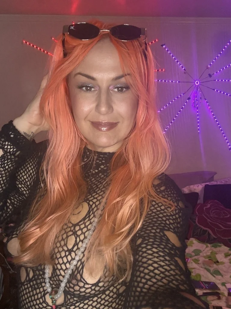 Your favorite bad decision A little sweet A little feral Com... in Tampa – Women Seeking Men photo 4