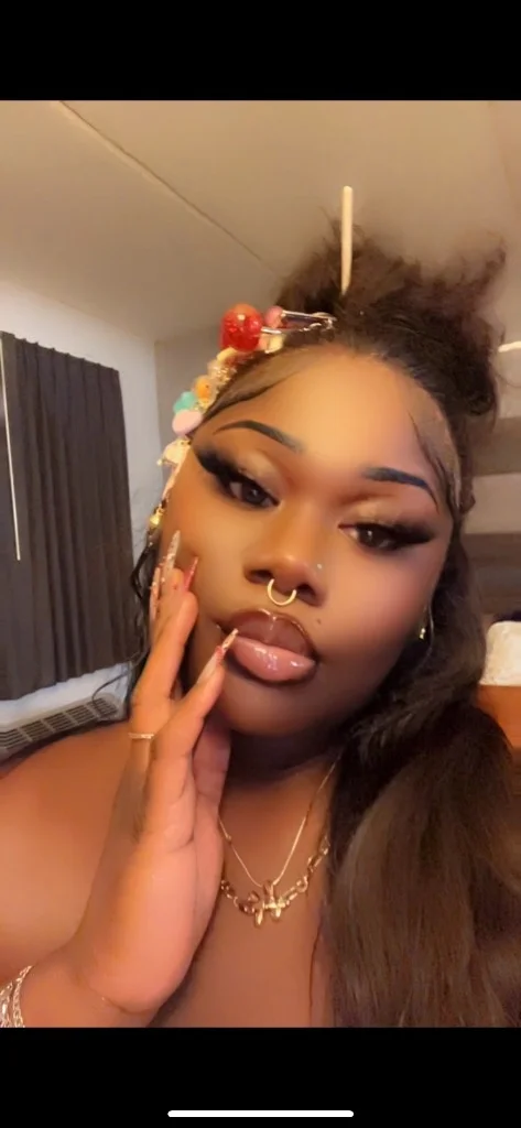 COME GET SUM SLOPPY TOP AND WET ASS PUSSY UK U WANNA NUT TO SUKI