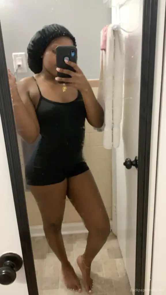 Half trouble half sweetheart good luck figuring out which is... in Tampa – Women Seeking Men photo 2