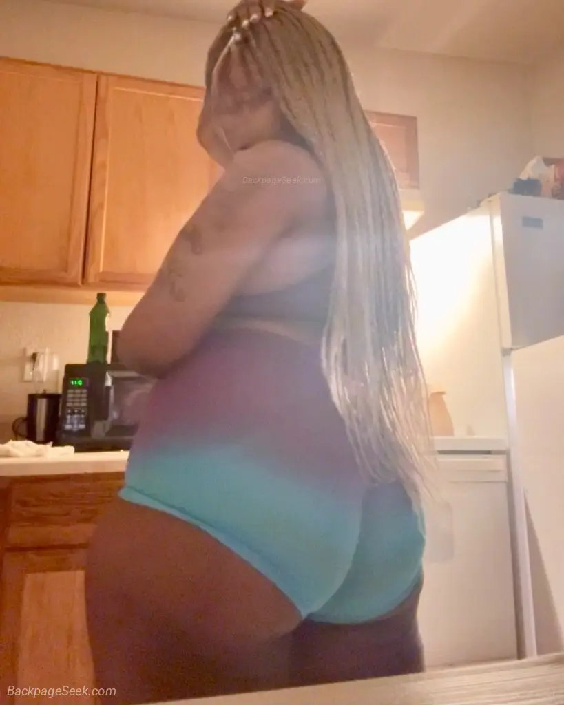 SLIPPERY WHEN WETUSE CAUTION in Tampa – Women Seeking Men photo 5