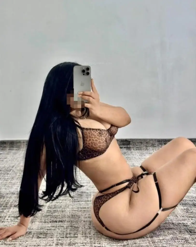 Sexy Latina with a big butt that s just begging to be pounde... in Tampa – Women Seeking Men photo 3