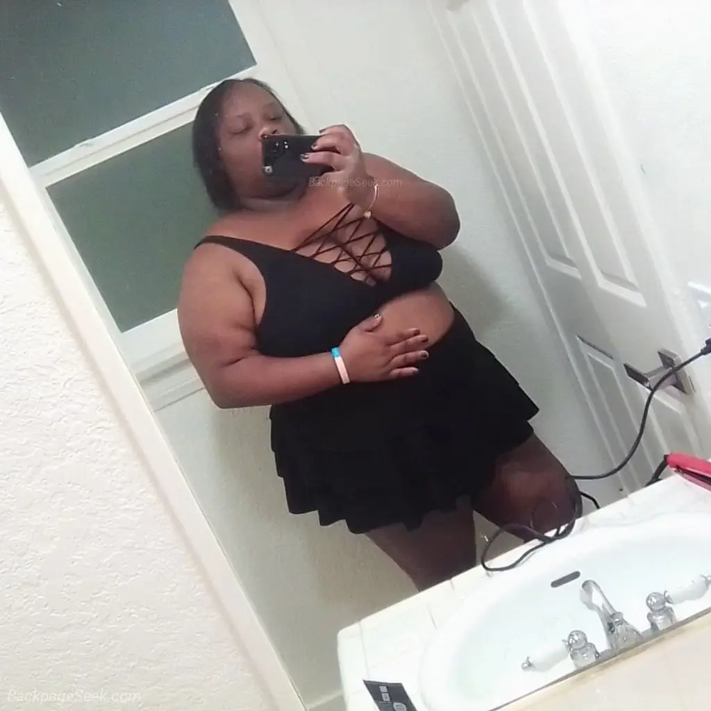 BIG GURL HEAD AND PUSSY....YUMMY