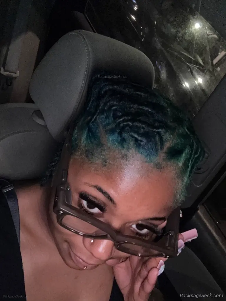 outside no bare in Tampa – Women Seeking Men photo 2