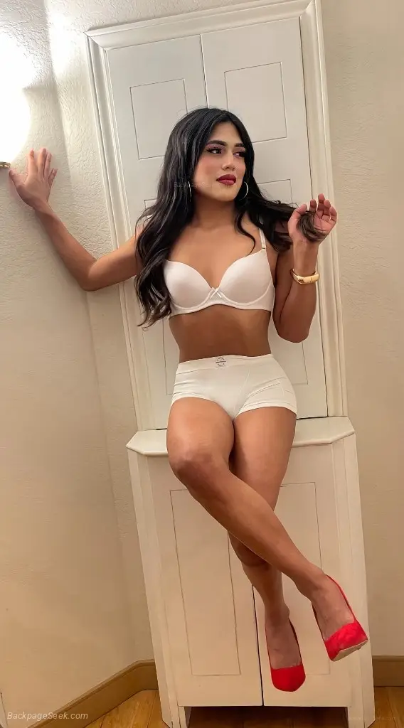 Top Petite girl visiting in Treasure Coast – Women Seeking Men photo 5