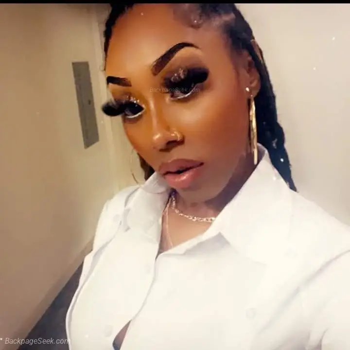 cum see why im everyones favorite funsized queen in Tucson – Women Seeking Men photo 2