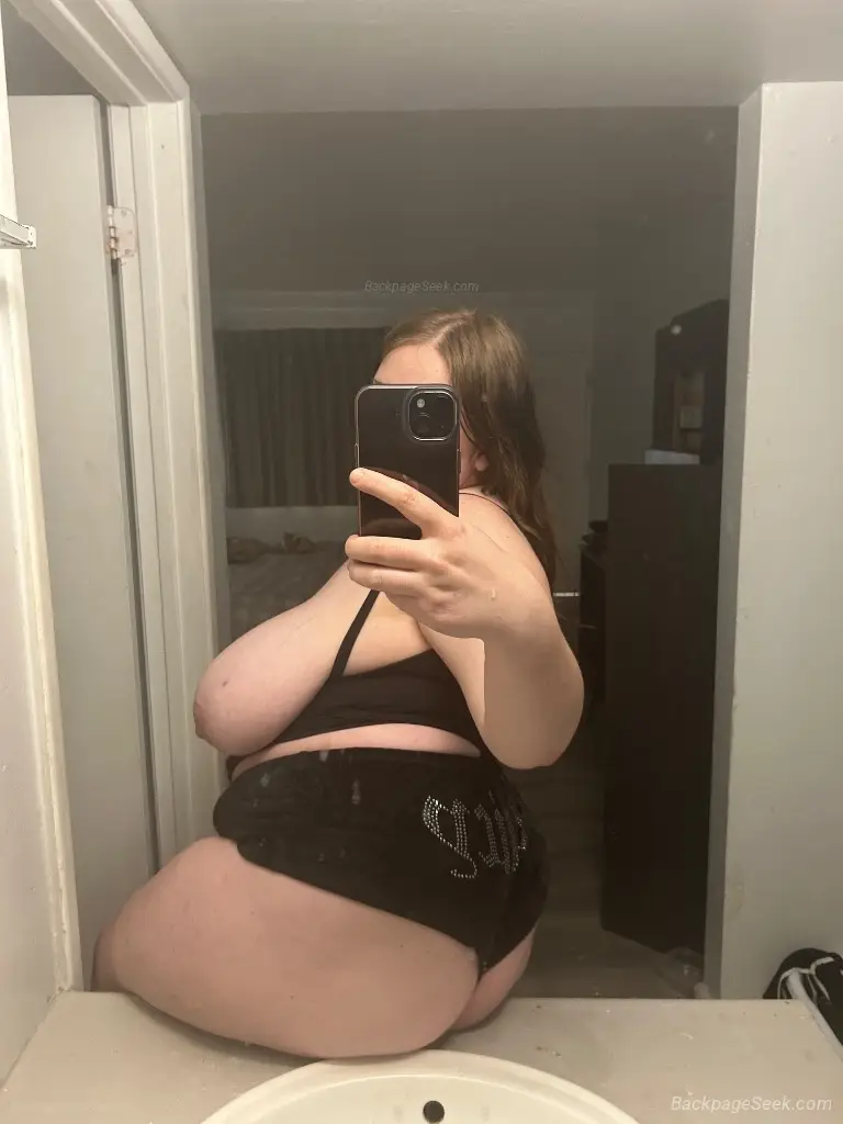 CUM PLAY IN MY LITTLE PINK PUSSY