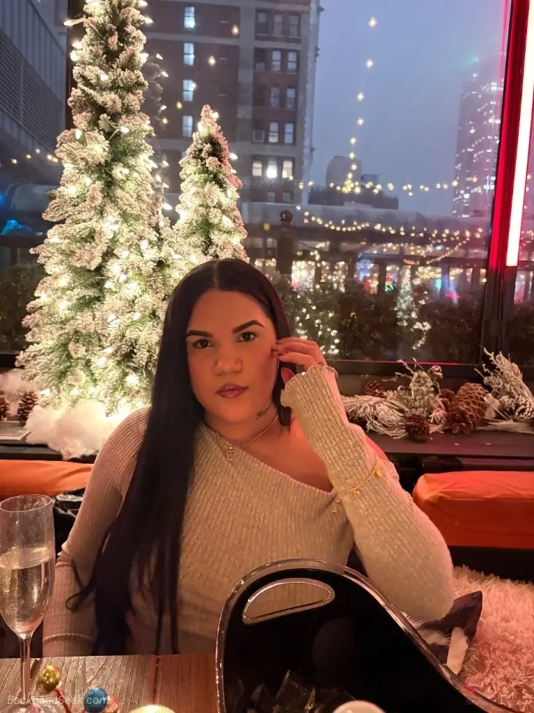 Hi my name is Noah I am a sexy latina I am here to satisfy my client in