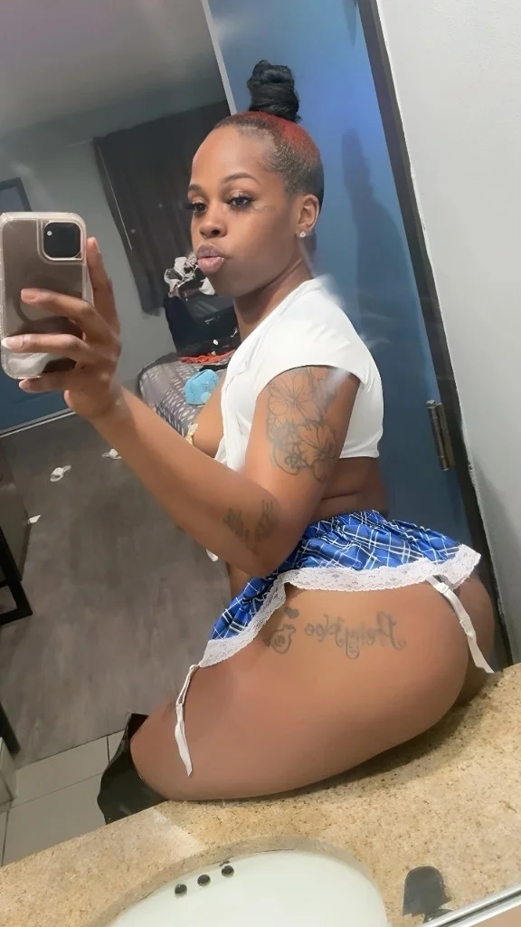 Naughty Mya in Los Angeles - Women Seeking Men photo 2