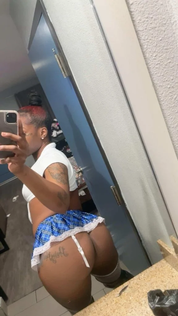 Naughty Mya in Los Angeles - Women Seeking Men photo 4