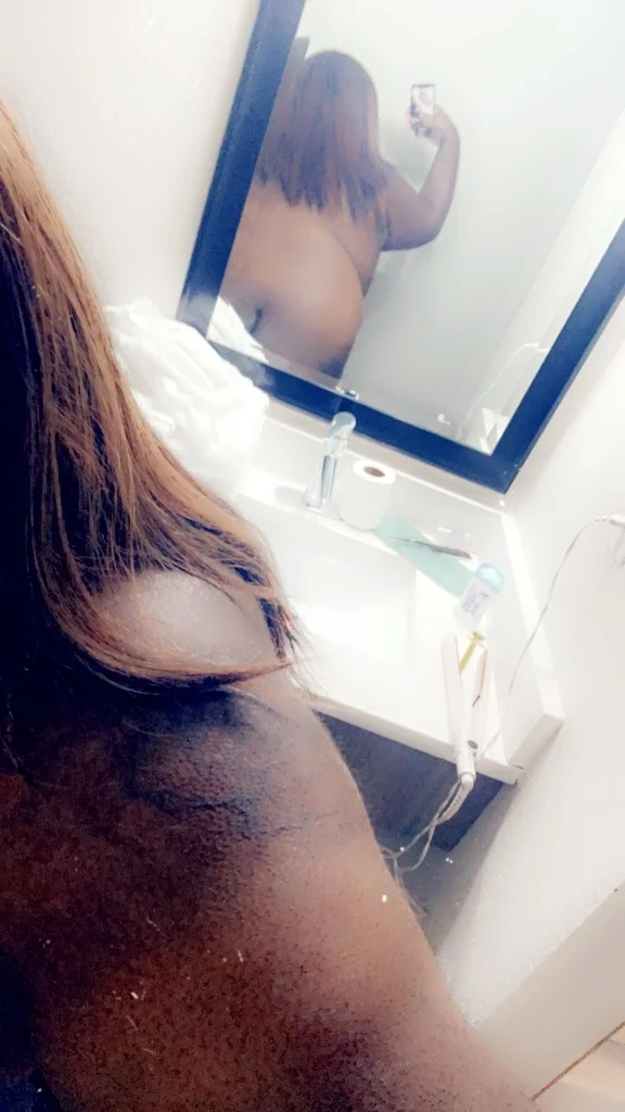I m so fucking horny Let me drain yo dick daddy big booty in... in Los Angeles – Women Seeking Men photo 2