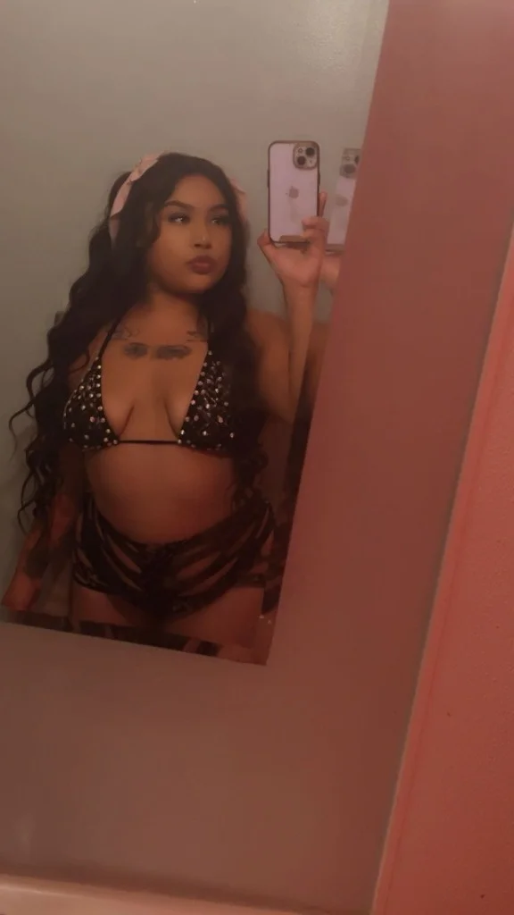 fun sized thick chicana in Los Angeles – Women Seeking Men photo 2