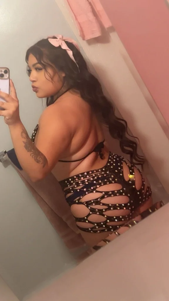 fun sized thick chicana in Los Angeles – Women Seeking Men photo 4