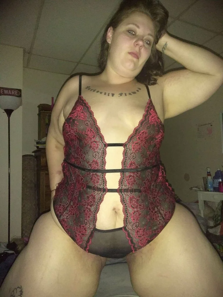 available in lynn cant host in Boston – Women Seeking Men photo 4