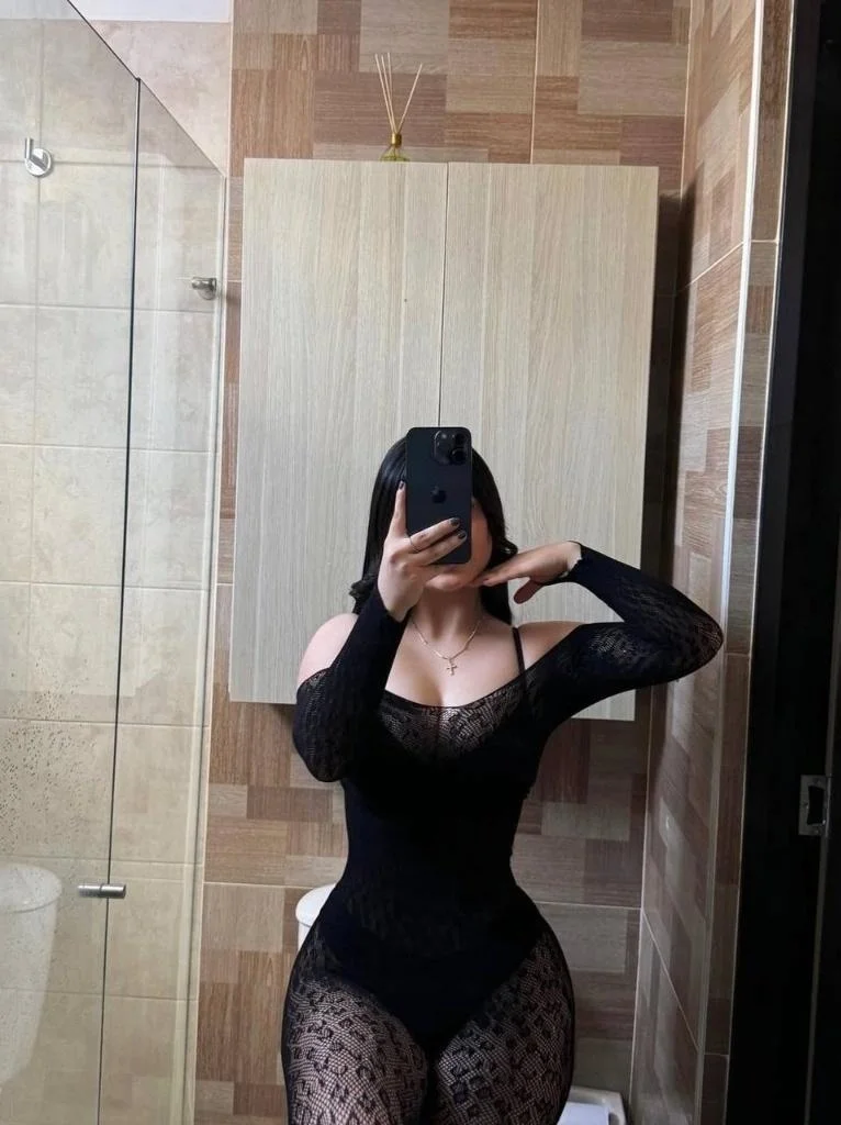 light skin short hair and big curves I have extrasavailable... in Boston – Women Seeking Men