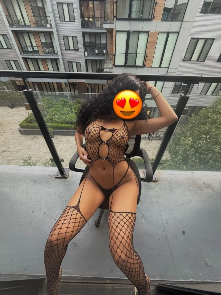 good pleasant time let s party and have a good time Availabl... in Boston – Women Seeking Men photo 4